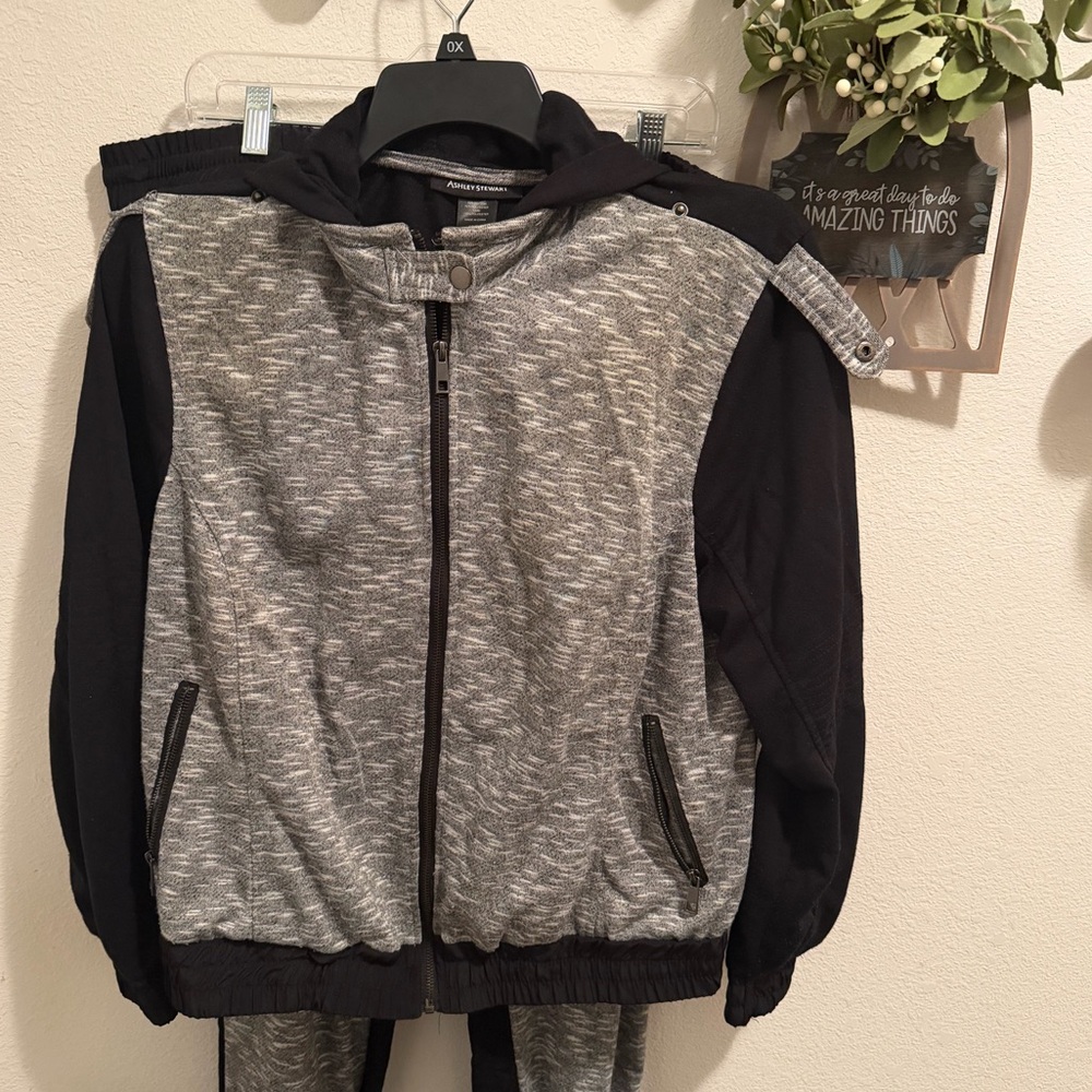 Ashley Stewart Gray and Black Hoodie Jacket Johger set, 18/20
